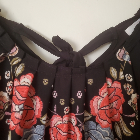 Lauren Conrad Women’s Black with Floral Design Dress Elastic Waistband. - Picture 5 of 8